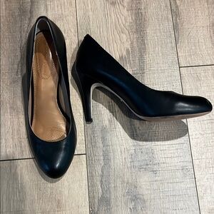 Elegant Black Leather Pumps